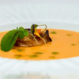 Crema de mariscos con vieiras y langostinos