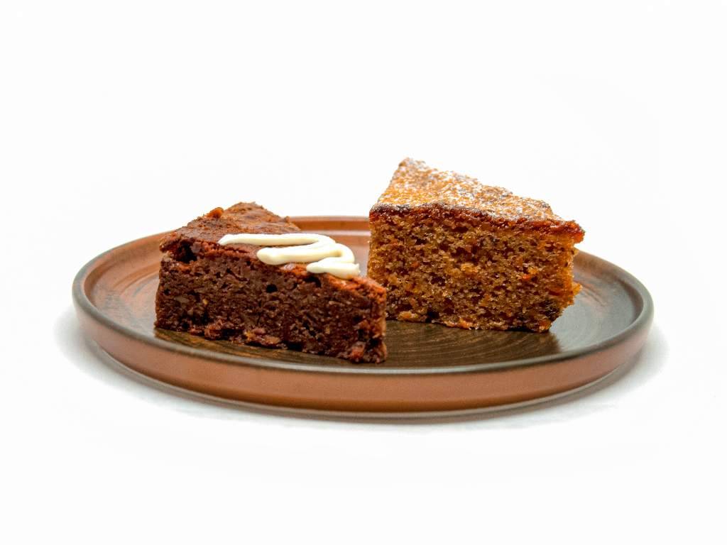 Brownie y Tarta de Zanahoria - Bandeja Feliz Cumpleaños
