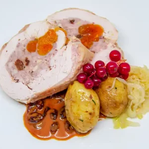 Medallón de Pavo Tradicional Relleno con Salsa de Trufa