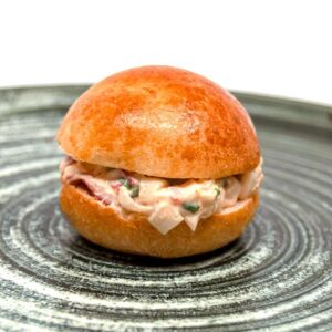 Minibrioche de paté de cangrejo y kimchi