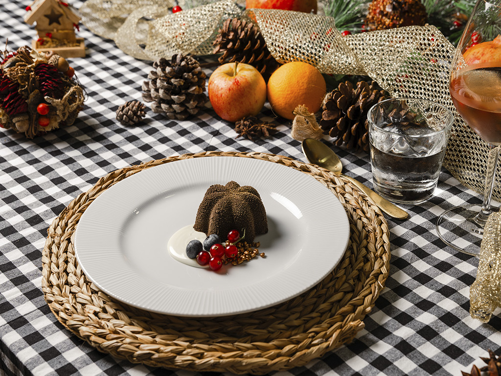 Mousse de praliné de avellanas con núcleo de chocolate blanco