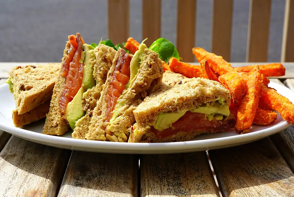 Sandwich de salmon ahumado