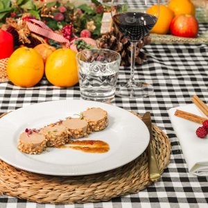 Turrón de foie con confitura de albaricoque y sal de cacao