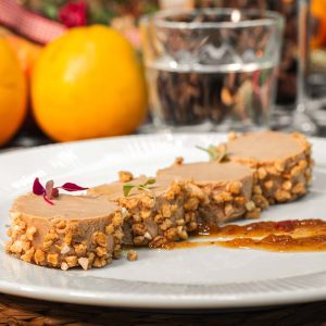 Turrón de foie con confitura de albaricoque y sal de cacao