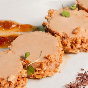Turrón de foie con confitura de albaricoque y sal de cacao
