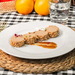 Turrón de foie con confitura de albaricoque y sal de cacao