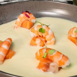 Vichyssoise de puerro y coco salmón ahumado y aceite de citronela